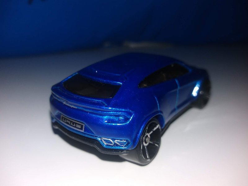 Who needs taillights when you can use that budget on a great big honking number plate that just says URUS
